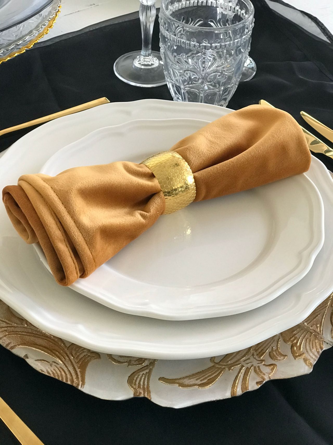 Art de la table et art de recevoir . Décor, disposition, ambiance
